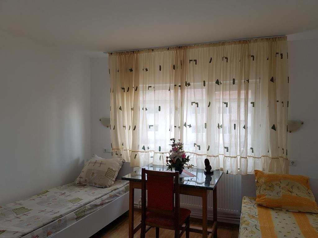 Casa Rustica Apart & Rooms Cîmpineanca المظهر الخارجي الصورة